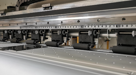 Equipped with high-precision guide rails, precise paper pressing, to ensure the stability of the printer's printed drawings.